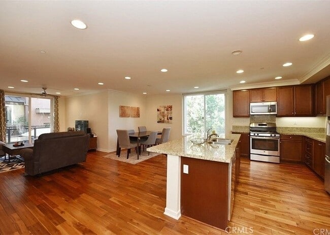 Photo - 533 Rockefeller Townhome