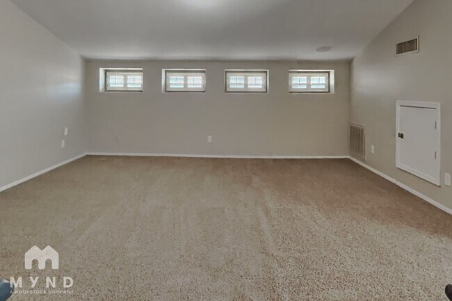 Building Photo - 5733 S 21st Pl