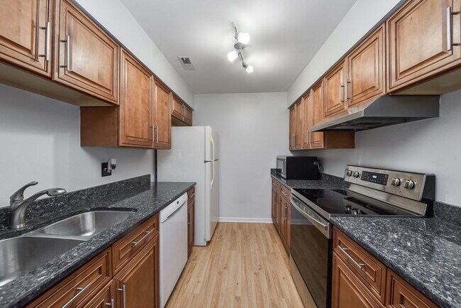 Building Photo - 1424 Stonebridge Cir