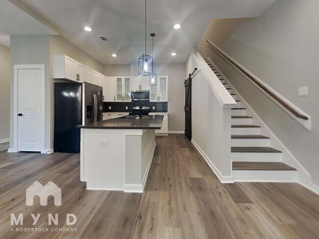 Building Photo - 6722 Parker Oaks Ln