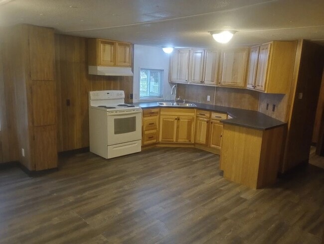 Building Photo - Spacious 4-Bedroom Home in Mabton, WA – Pe...