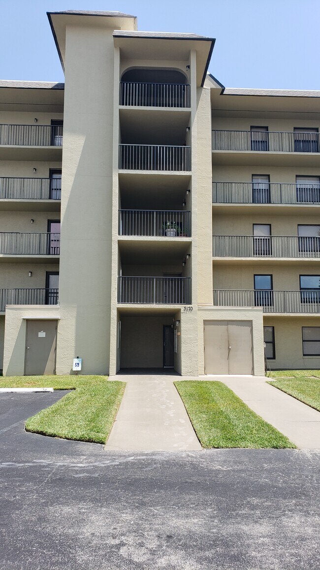 Foto del edificio - 3170 Ocean Shore Blvd