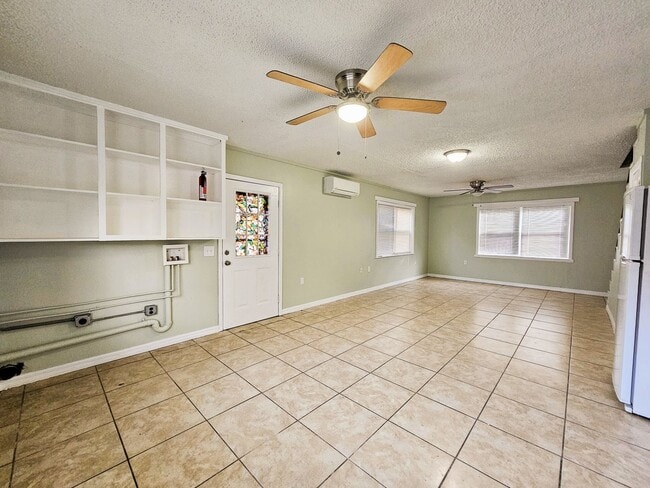 Building Photo - Welcome to a beautifully remodeled 2-Bedroom, 1-Bath in Mascotte, Florida, where modern comfort m...