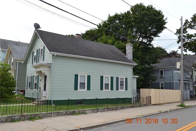 Building Photo - 104 Illinois St