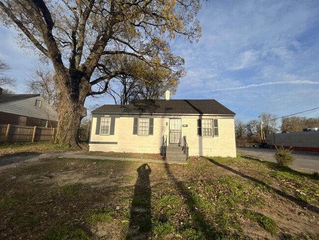 Photo - 1896 S Lauderdale St House