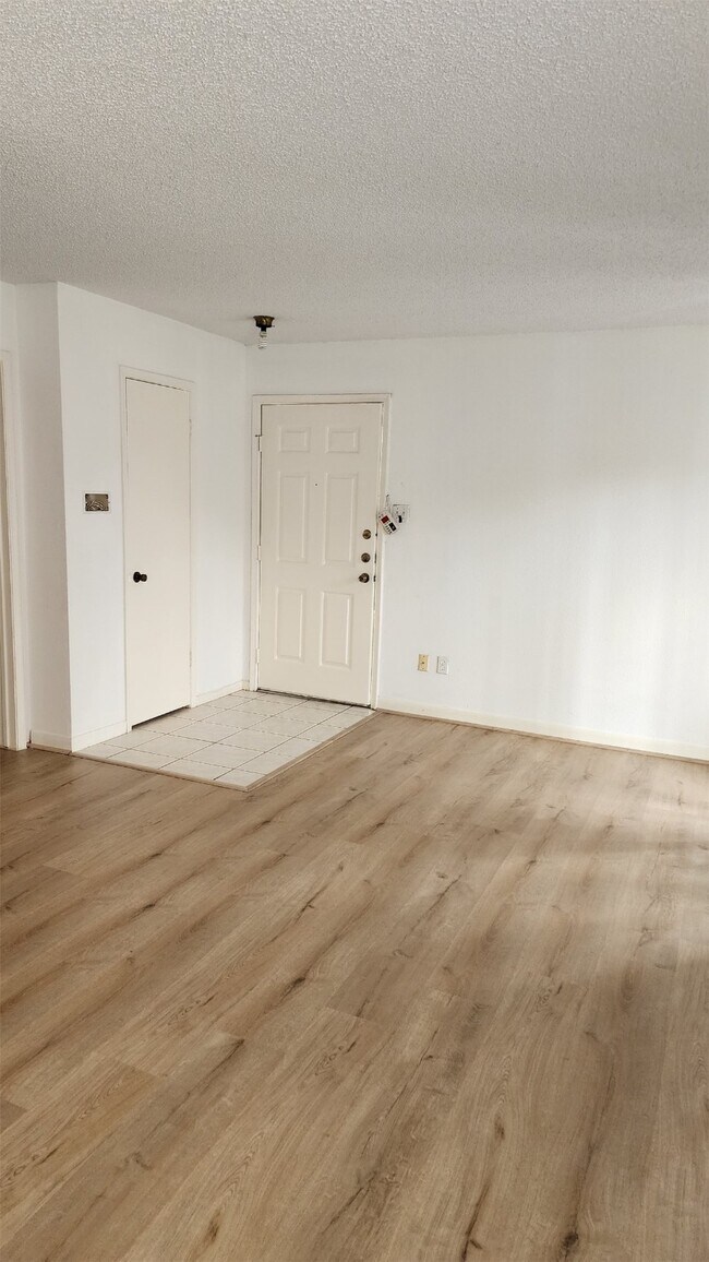 Building Photo - 2750 Holly Hall St