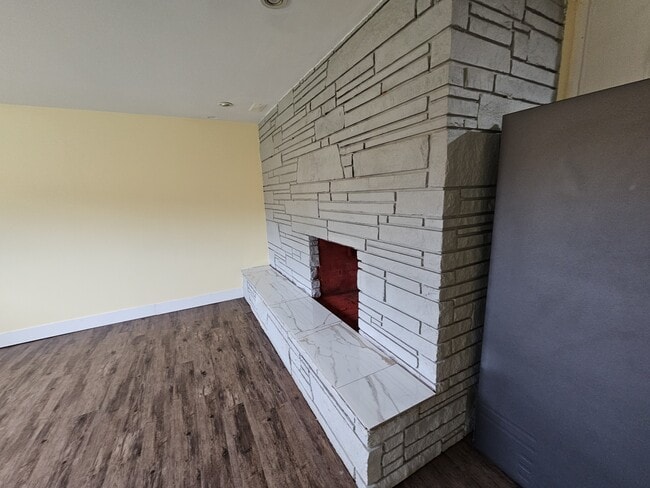 Building Photo - 8211 Dogwood St