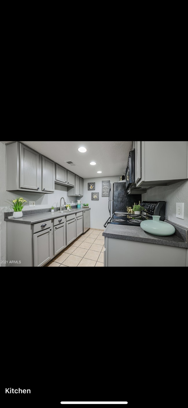 Building Photo - 3402 N 32nd St