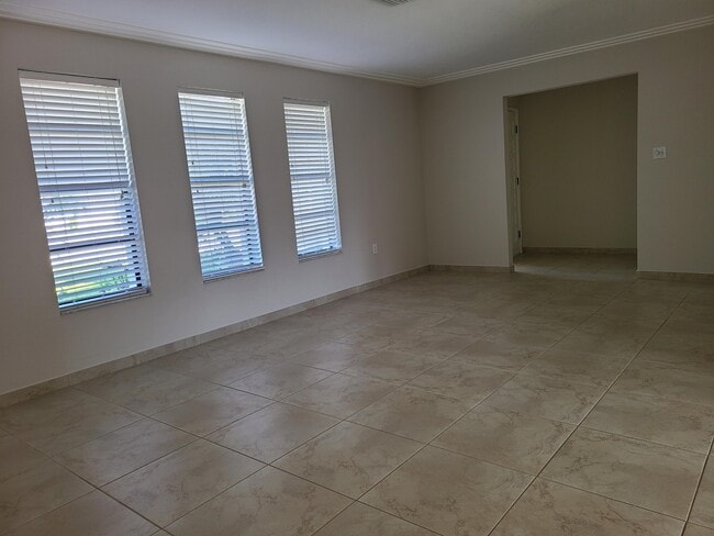 Building Photo - 725 Hibiscus Dr