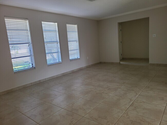 Foto del edificio - 725 Hibiscus Dr