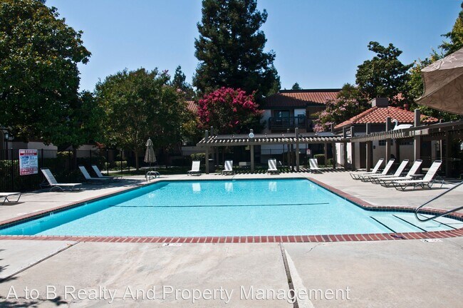 Building Photo - 2 br, 2 bath House - 609 San Conrado Terr #4