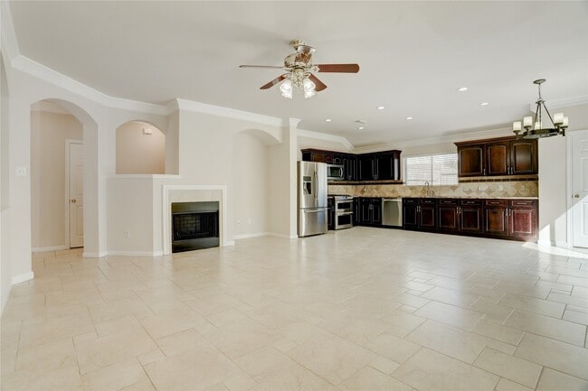 Foto del edificio - 5503 Gatesprings Ln