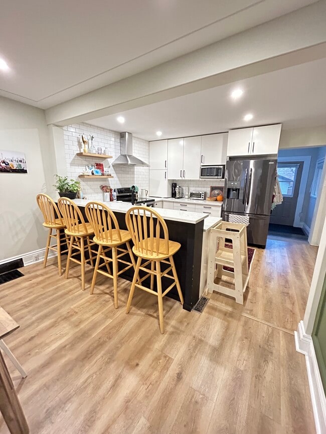 Building Photo - Beautiful 3-Bedroom Home with Bonus Garden Suite