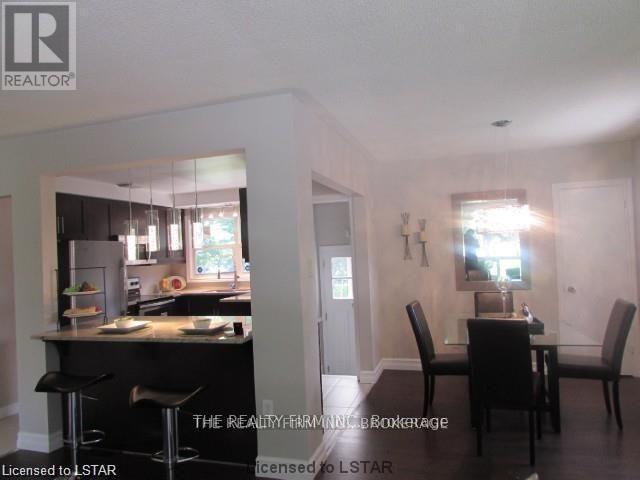 Photo du bâtiment - 683 Fanshawe Park Rd E