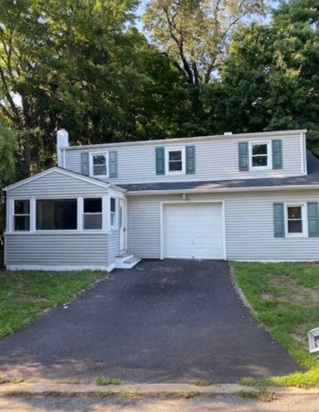 Photo - 34 Oak St (Bloomingdale, NJ)