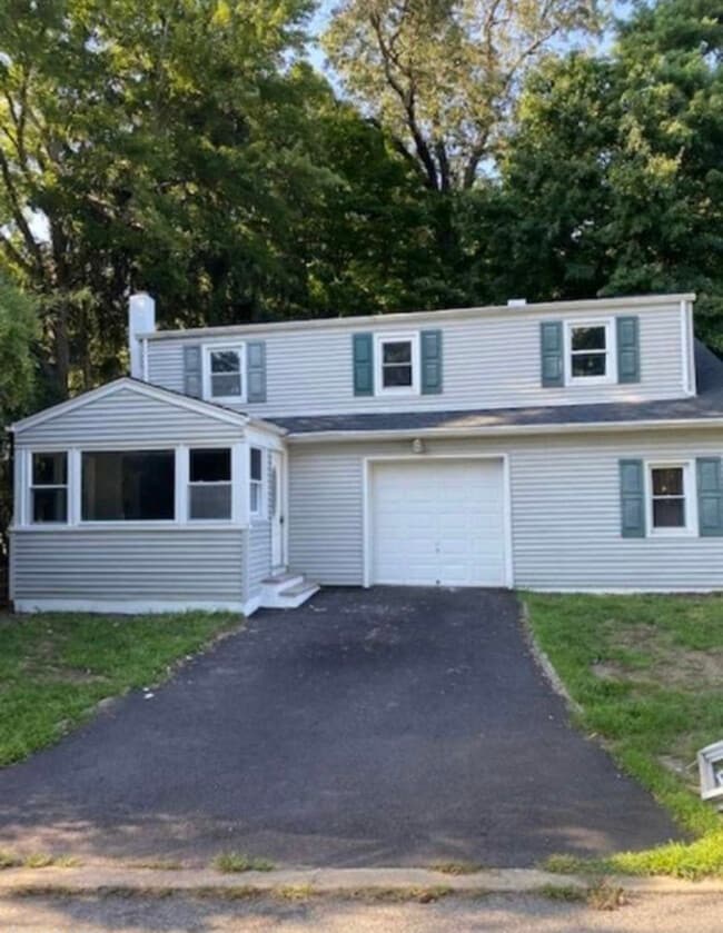 Photo - 34 Oak St House