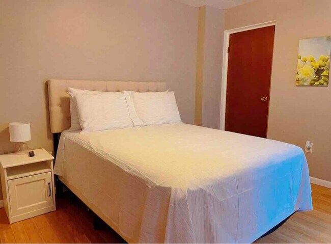 Foto del edificio - 5432 Baywood St