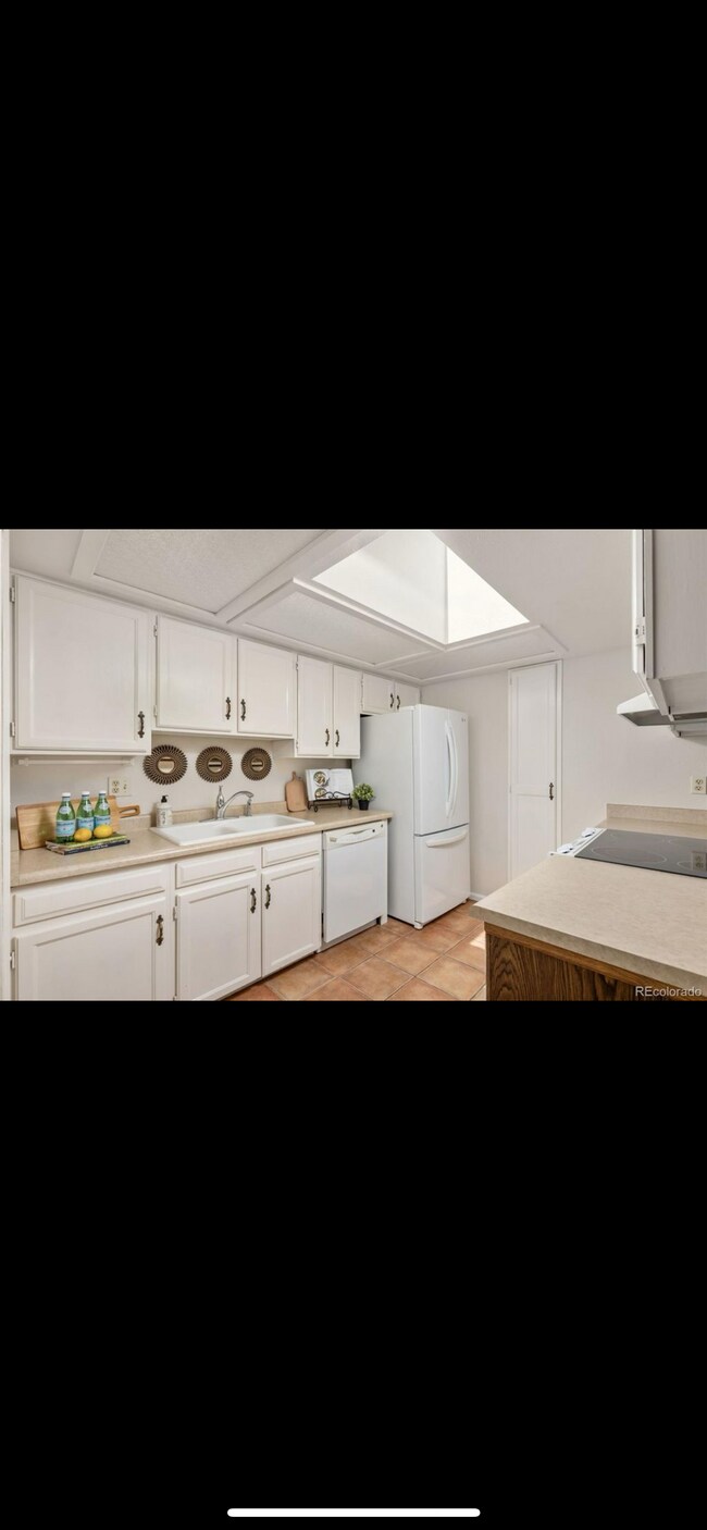 Kitchen - 1410 S Troy St