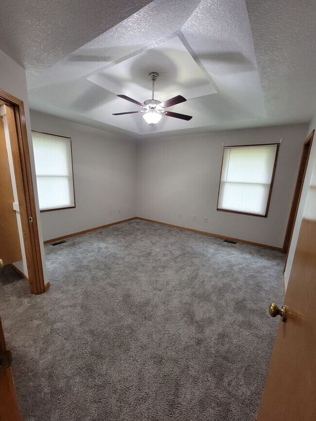 Building Photo - 18500 E Arrowhead Ln