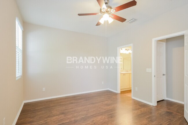 Building Photo - **1 MONTH FREE RENT**