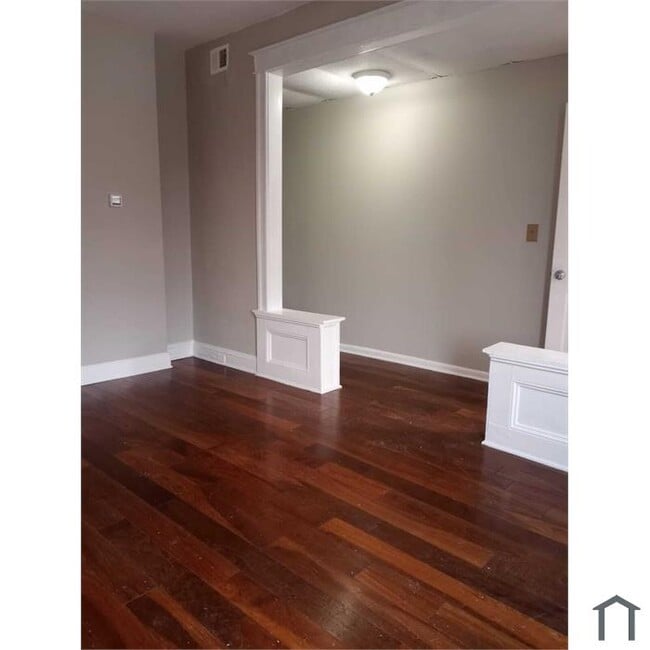 Photo - 600 Linnard St House