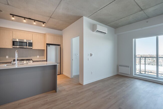 Building Photo - E507