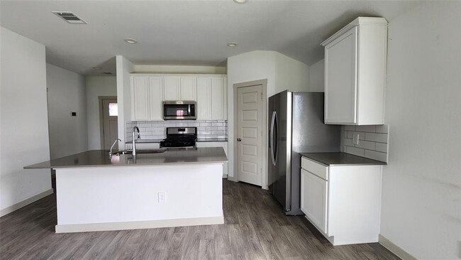 Foto del edificio - 61 Spring Ln