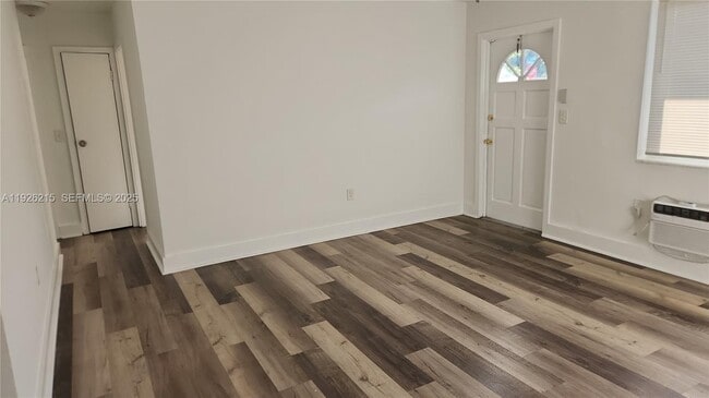 Foto del edificio - 6241 Dawson St