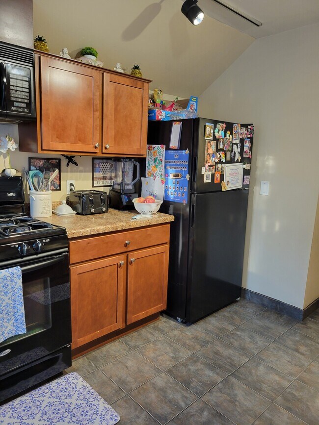 Building Photo - 1161 White Bear Ave #2