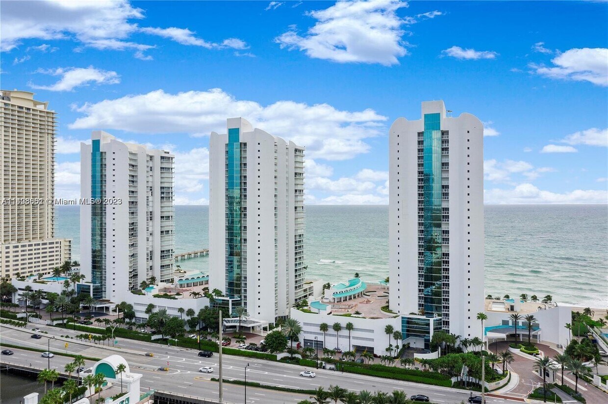 Primary Photo - 16445 Collins Ave