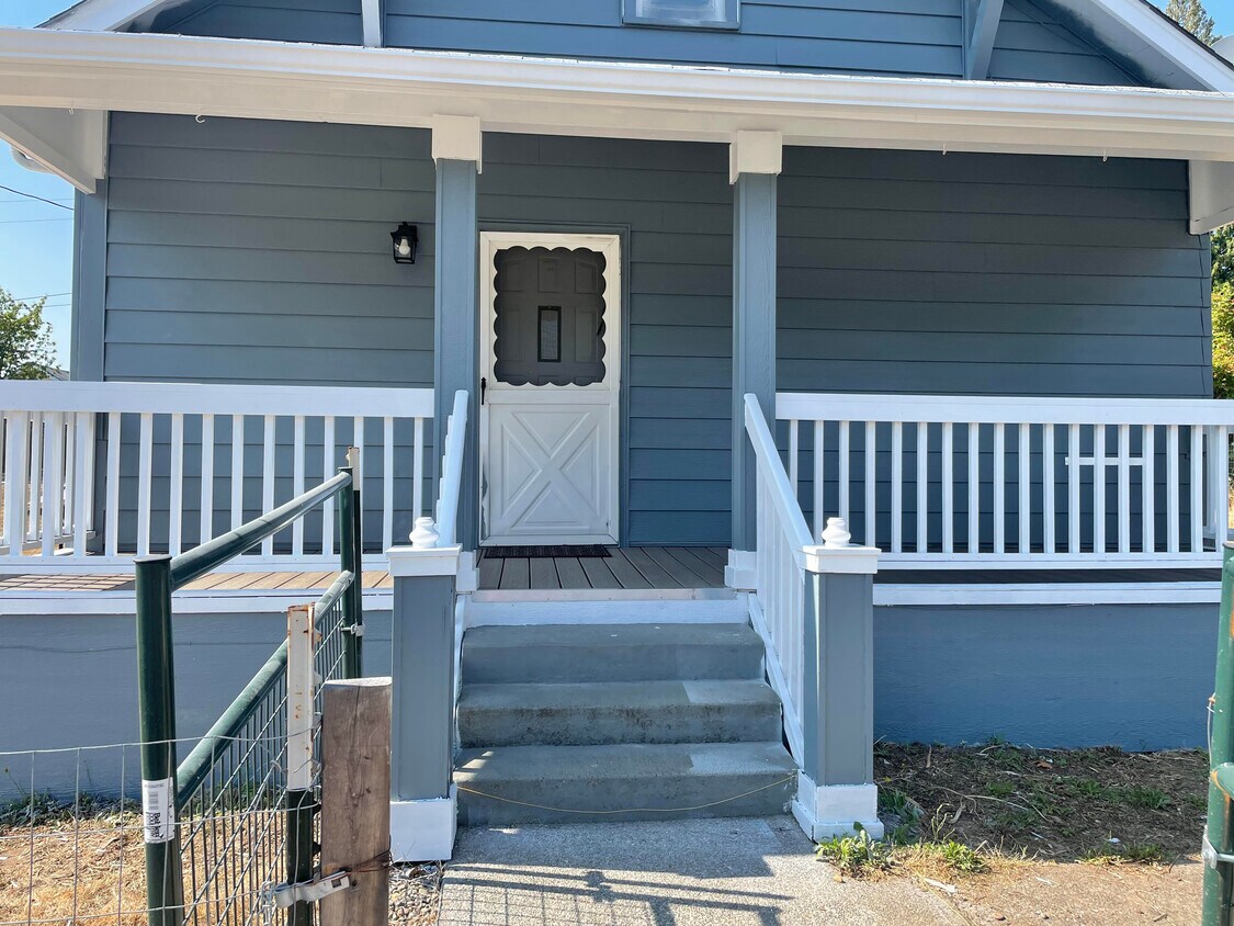 Primary Photo - 219 2nd Ave NE