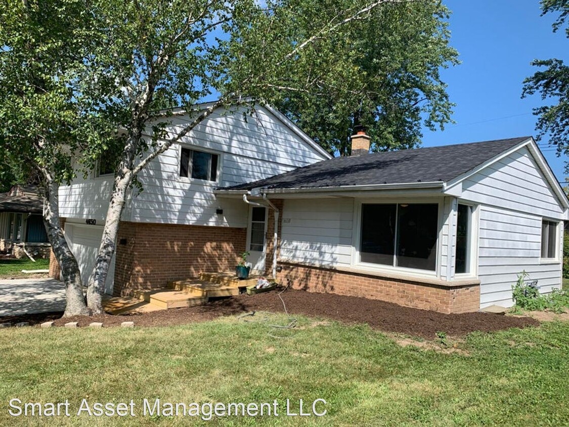 Primary Photo - 3 br, 2 bath House - 4650 N 110th St.