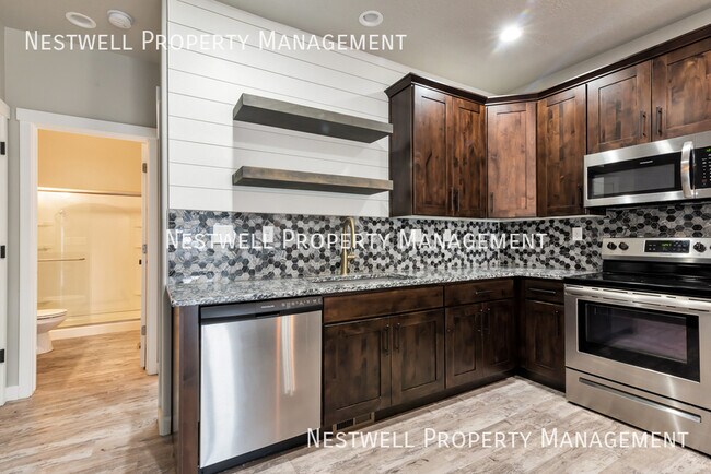 Building Photo - 323 N 725 E