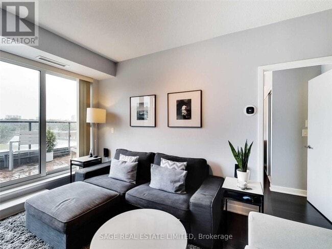 Building Photo - 170 Sumach St