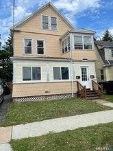 Building Photo - 62 Glemby St