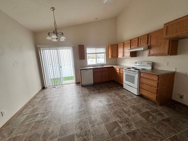 Foto del edificio - Beautiful 4 Bed-3 Bath House in CDA!