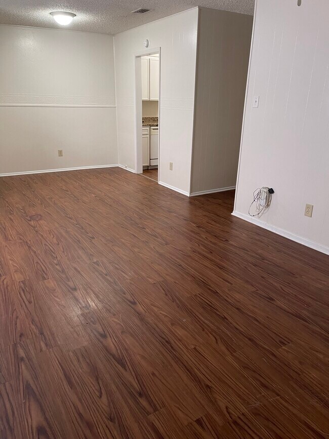 Foto del edificio - 4705 Diaz Ave