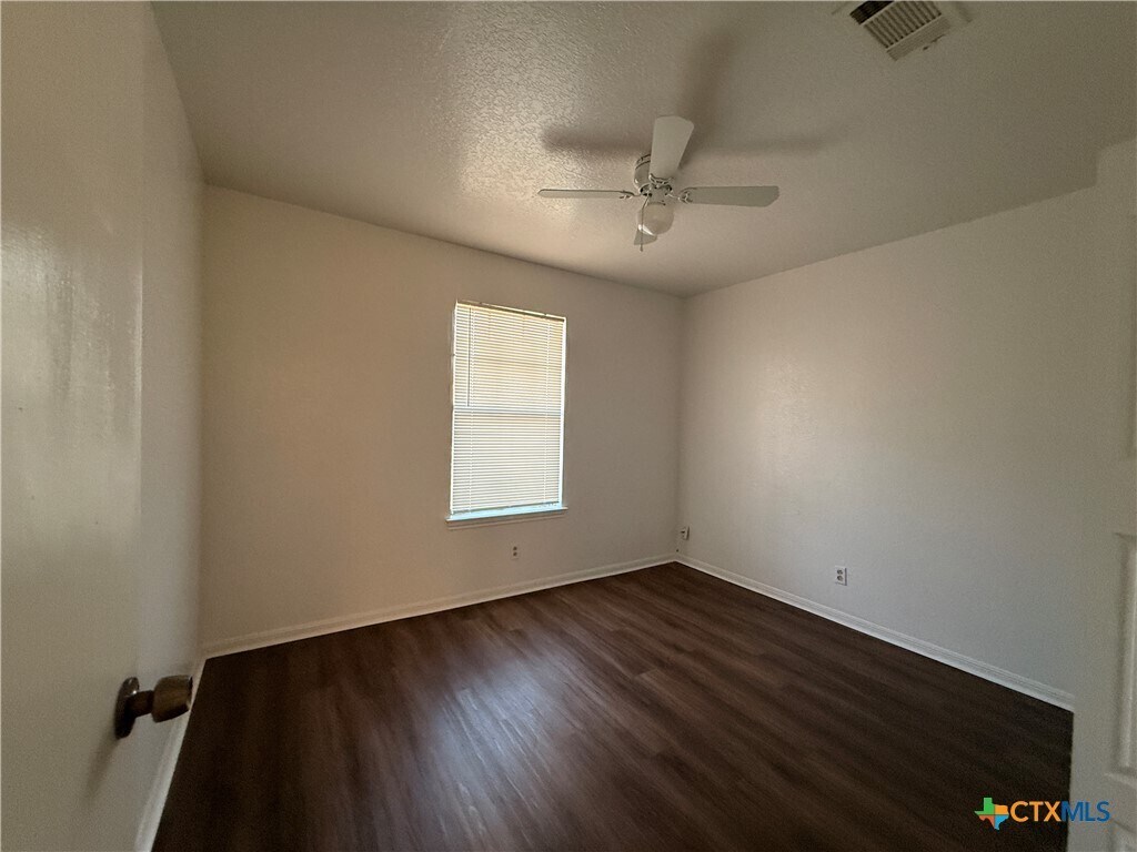 Foto del edificio - 4800 Cedarhill Cir