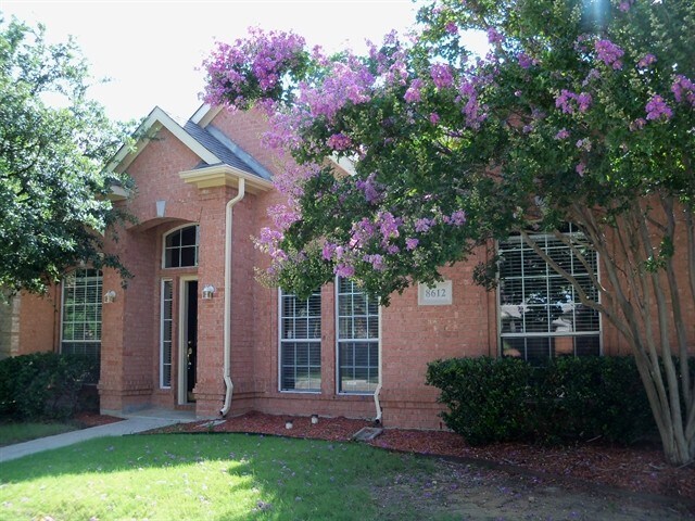 Foto del edificio - 8612 Ironwood Drive