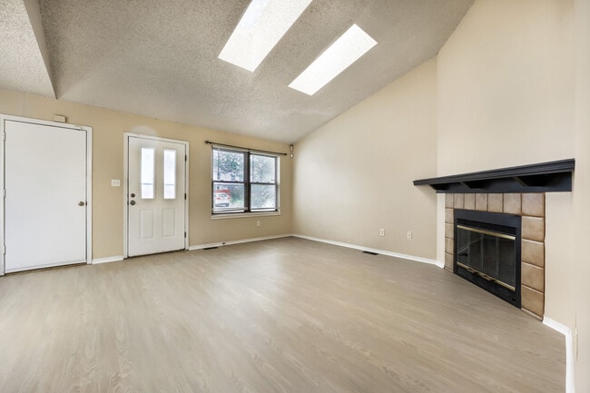 Building Photo - 1309 Firefly Cir