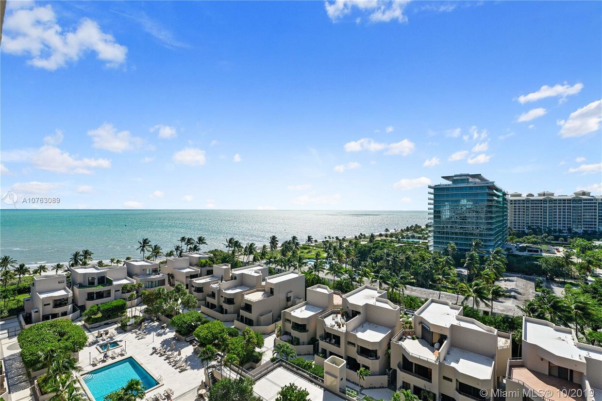 Foto principal - 201 Crandon Blvd