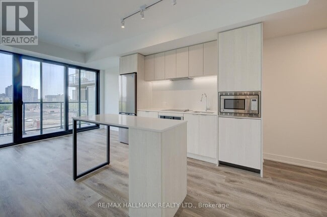 Building Photo - 3009-3009 Novar Rd