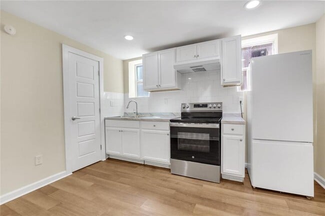 Foto del edificio - 998 Mayson Turner Rd NW