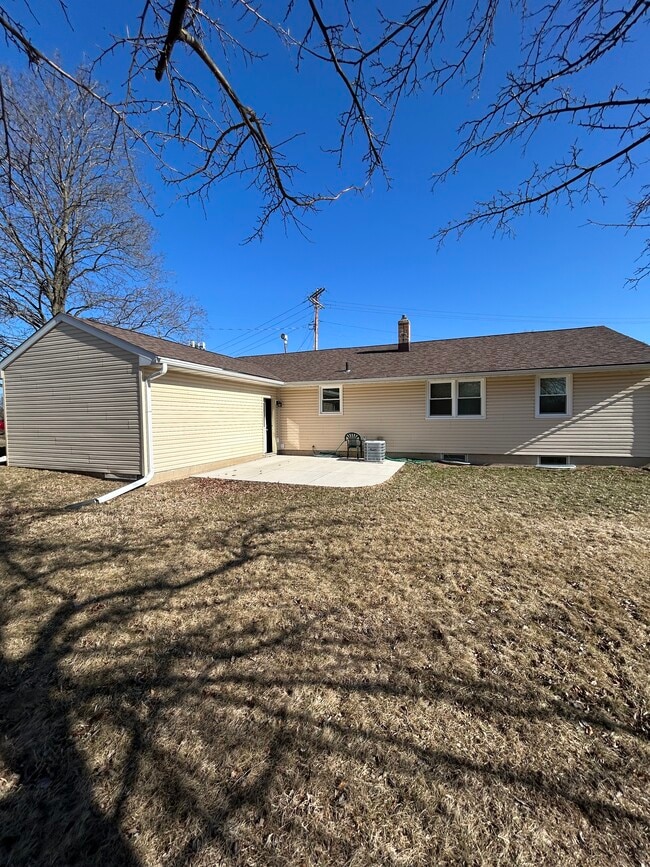 Building Photo - 904 Nichols Rd