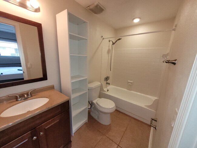 Foto del edificio - 725 Northlake Blvd