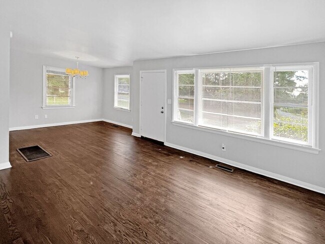 Foto del edificio - 236 13th Ave NW
