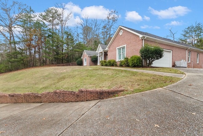 Building Photo - 10495 Royal Points Dr