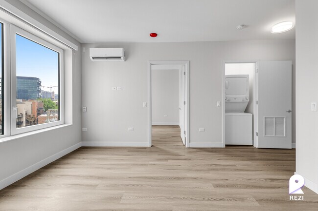 Foto del edificio - 670 N May St