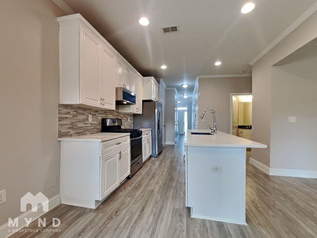 Building Photo - 2307 Shady Dr