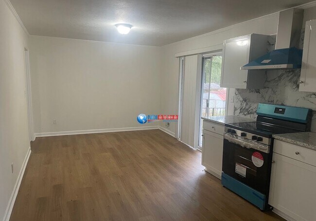 Foto del edificio - Newly RENOVATED 4-bedroom ranch in PARKVIE...